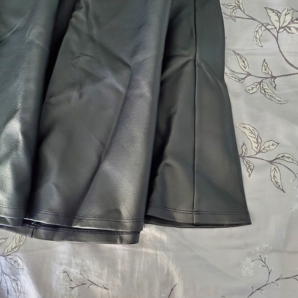 NWT Torrid Black Coated Premium Ponte Skater Mini Skirt - Picture 5 of 5
